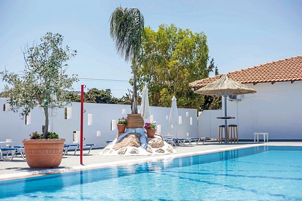 Tinas Plus Hotel