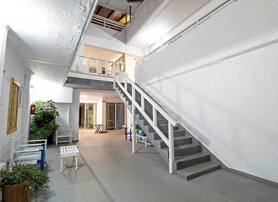 Tinas Plus Hotel