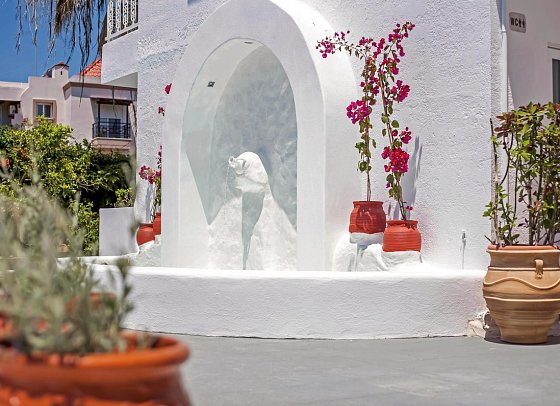 Tinas Plus Hotel