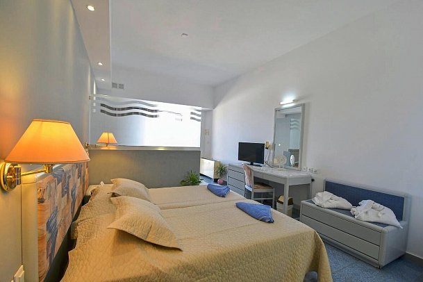 Olympos Beach - Wohnbeispiel Familienzimmer Poolblick (Zimmercodierung FBP)