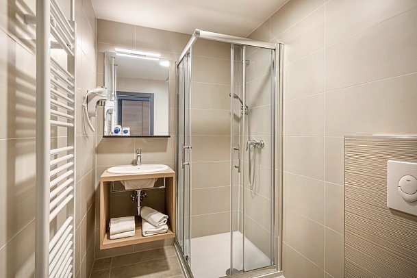 Hotel Istra - Beispiel Bad Doppelzimmer (Zimmercodierungen DB1, EB1 & D1M)