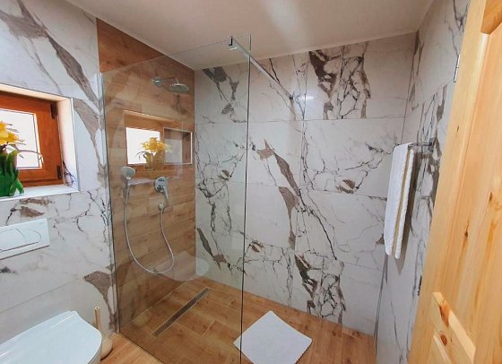 Plitvice Green Valley - Beispiel Bad Doppelzimmer Superior (Zimmercodierung DS6)