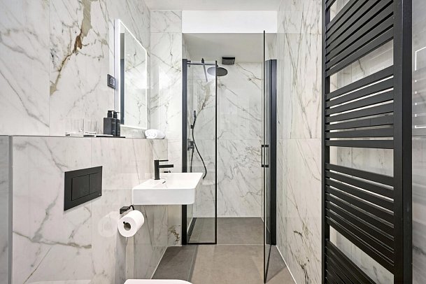 Aminess Younique Vollo Hotel Residences - Beispiel Bad Appartement 1 Schlafzimmer (Zimmercodierungen AB1, AB2 & PB1)