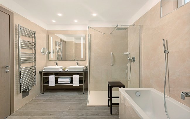 Hilton Rijeka Costabella Beach Resort & Spa - Beispiel Bad Suite Deluxe 1 Schlafzimmer (Zimmercodierung WD1)