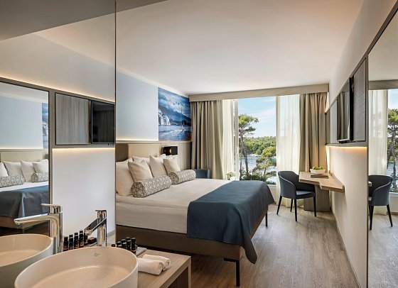 Valamar Carolina Hotel & Villas - Wohnbeispiel Zimmer für 2 Meerseite (Zimmercodierung DBC)