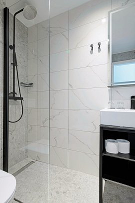 Ad Turres - Beispiel Bad Doppelzimmer Nebengebäude (Zimmercodierung DBV)