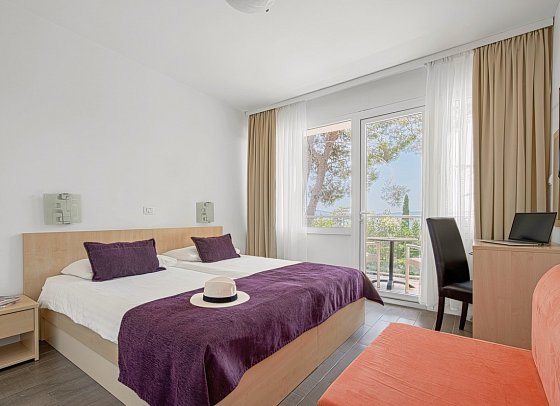 Slaven - Wohnbeispiel Dreibettzimmer Superior Meerseite (Zimmercodierung TSC)