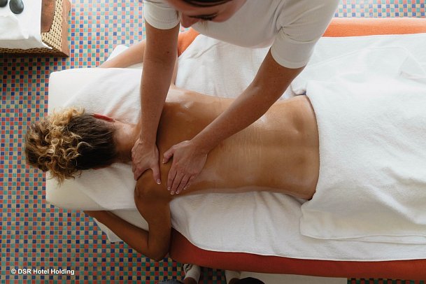 aja Strandhotel Bansin - Massage im Wellnessbereich