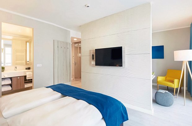 SEETELHOTEL Kaiserstrand Beachhotel - Wohnbeispiel Juniorsuite (Zimmercodierungen JBL & J1O)