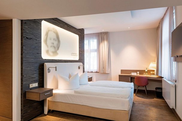 SEETELHOTEL Strandhotel Atlantic - Wohnbeispiel Juniorsuite Dichterkunst (Zimmercodierung JBM)