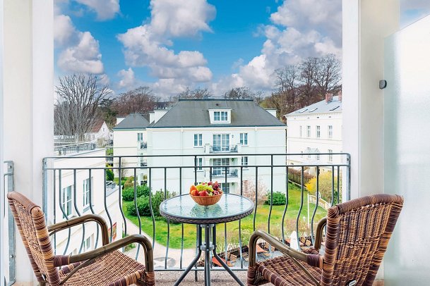 SEETELHOTEL Pommerscher Hof - Wohnbeispiel Doppelzimmer Landseite Balkon (Zimmercodierung DB2)