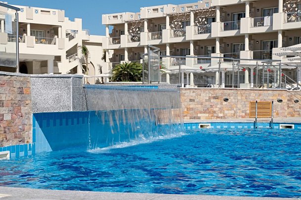 Sirena Beach Resort & Spa