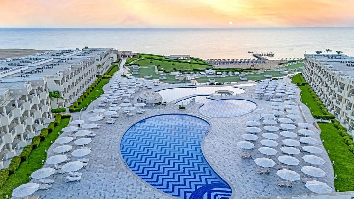 Sirena Beach Resort & Spa