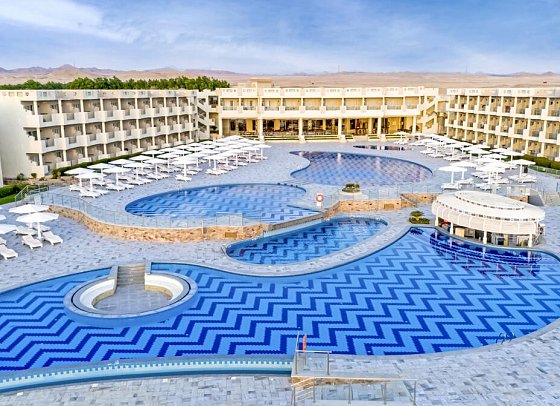 Sirena Beach Resort & Spa