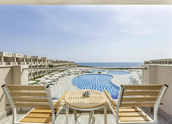 Sirena Beach Resort & Spa - Beispiel Balkon Doppelzimmer Premium Meerblick (Zimmercodierungen DMM & DCM)