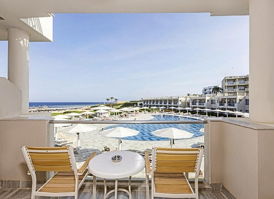 Sirena Beach Resort & Spa - Beispiel Balkon Doppelzimmer Premium Meeresfront (Zimmercodierung DMO)