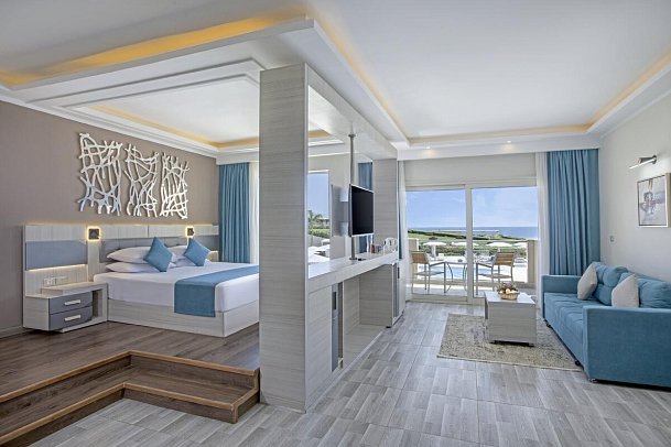 Sirena Beach Resort & Spa - Wohnbeispiel Juniorsuite Meerblick (Zimmercodierungen JBM & WTO)