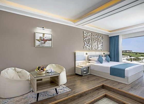 Sirena Beach Resort & Spa - Wohnbeispiel Juniorsuite Meerblick (Zimmercodierungen JBM & WTO)