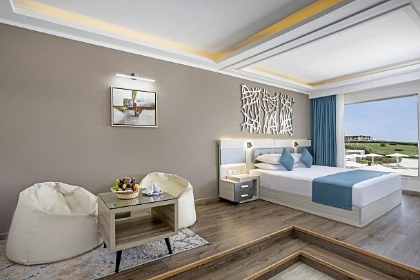 Sirena Beach Resort & Spa - Wohnbeispiel Juniorsuite Meerblick (Zimmercodierungen JBM & WTO)