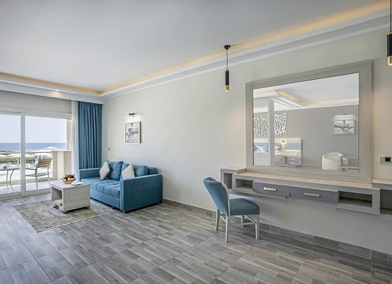 Sirena Beach Resort & Spa - Wohnbeispiel Juniorsuite Meerblick (Zimmercodierungen JBM & WTO)