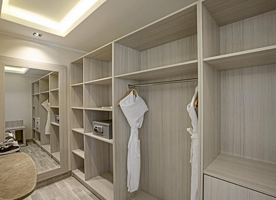 Sirena Beach Resort & Spa - Wohnbeispiel Juniorsuite Meerblick (Zimmercodierungen JBM & WTO)