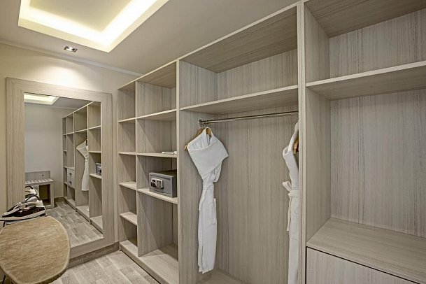 Sirena Beach Resort & Spa - Wohnbeispiel Juniorsuite Meerblick (Zimmercodierungen JBM & WTO)
