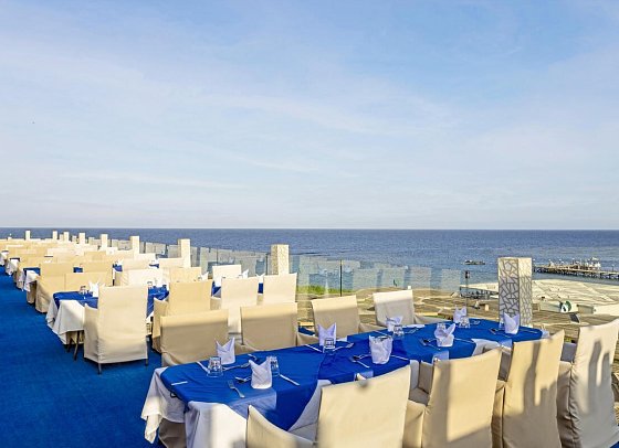 Sirena Beach Resort & Spa