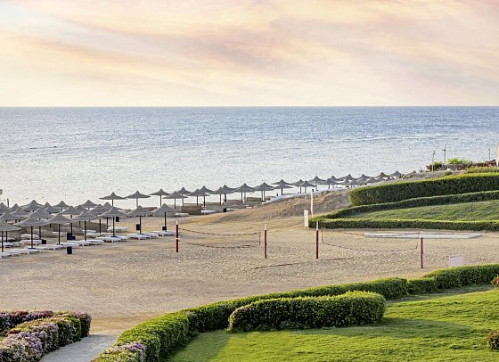 Sirena Beach Resort & Spa