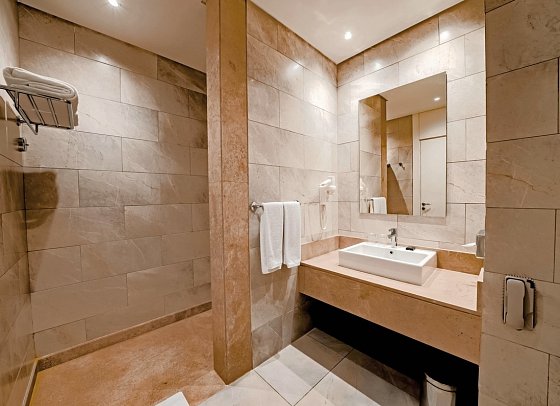 Sentido Reef Oasis Suakin Resort - Beispiel Bad Doppelzimmer Superior (Zimmercodierungen DS1, DC2, DE1 & DC1)