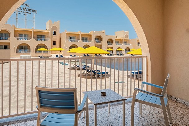 Pickalbatros Portofino Vita Resort - Beispiel Balkon Familienzimmer Deluxe Poolblick (Zimmercodierung FDP)