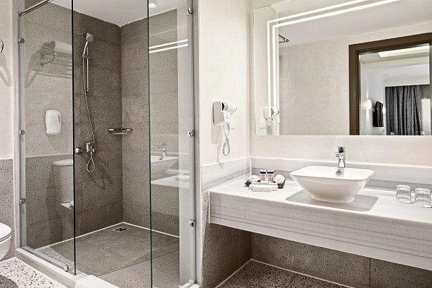 Pickalbatros Portofino Villaggio Resort - Beispiel Bad Familienzimmer Deluxe Poolblick (Zimmercodierung FDP)