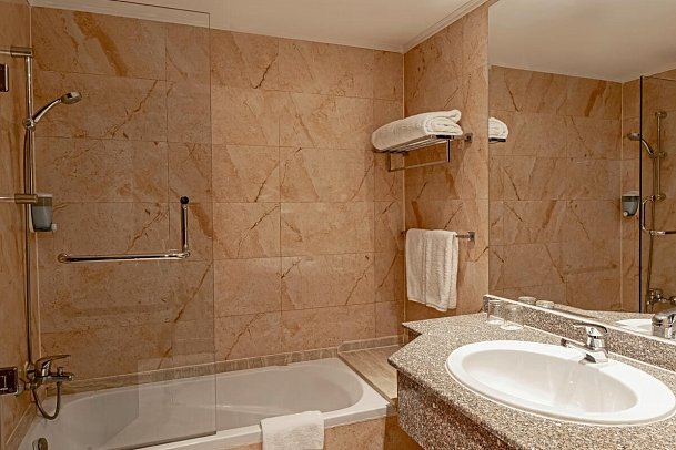 Blend Elphistone Resort - Beispiel Bad Doppelzimmer Superior (Zimmercodierungen DSG, DSP & DSM)
