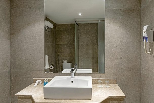 Blend Elphistone Resort - Beispiel Bad Doppelzimmer Deluxe Poolblick (Zimmercodierung DDP)