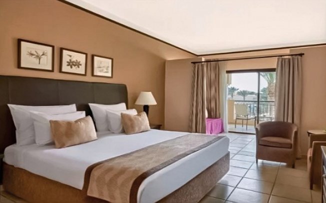 JAZ Lamaya Resort - Wohnbeispiel Doppelzimmer Deluxe Poolblick mit Falttür (Zimmercodierung DDP)