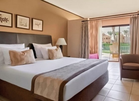 JAZ Lamaya Resort - Wohnbeispiel Doppelzimmer Deluxe Gartenblick mit Falttür (Zimmercodierung DDG)