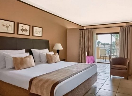 JAZ Lamaya Resort - Wohnbeispiel Doppelzimmer Deluxe Poolblick mit Falttür (Zimmercodierung DDP)