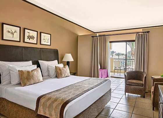 JAZ Lamaya Resort - Wohnbeispiel Familienzimmer Poolblick (Zimmercodierung FBP)