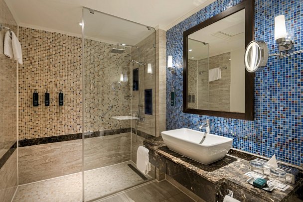 Hilton Marsa Alam Nubian Resort - Beispiel Bad Doppelzimmer Deluxe Gartenblick (Zimmercodierungen DD4 & DCG)