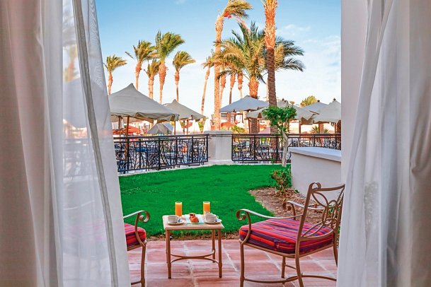 Pickalbatros The Palace Port Ghalib - Beispiel Terrasse Doppelzimmer Standard Gartenblick (Zimmercodierungen DGG & DCG)