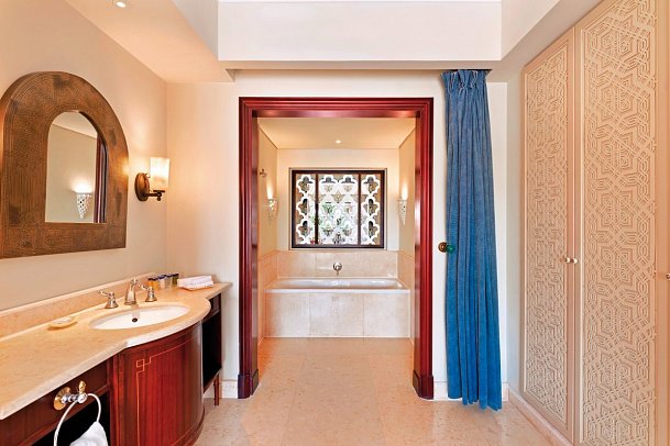 Pickalbatros The Palace Port Ghalib - Beispiel Bad Doppelzimmer Standard Meerblick (Zimmercodierungen DGM & DCM)