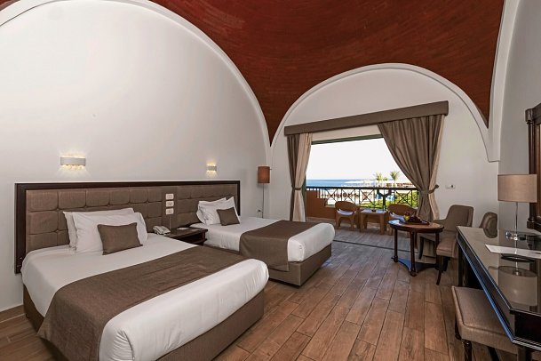 Akassia Swiss Resort - Wohnbeispiel Doppelzimmer seitl.Meerblick/Meeresfront (Zimmercodierungen DGN, DCN, DBO & DCO)