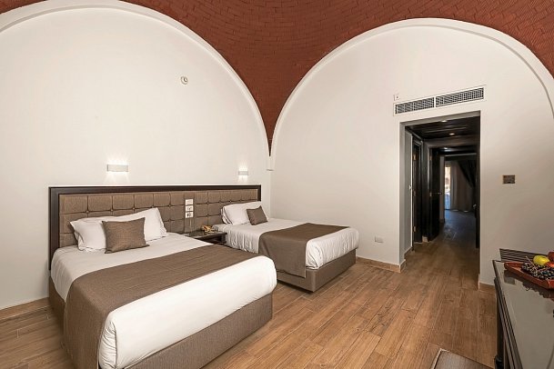 Akassia Swiss Resort - Wohnbeispiel Familienzimmer Poolblick (Zimmercodierung F1P)