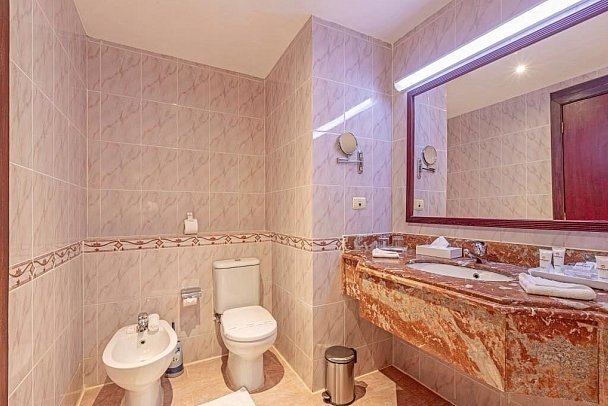 Fantazia Resort - Beispiel Bad Doppelzimmer Standard (Zimmercodierungen DGN, DCN, DGM & DCM)