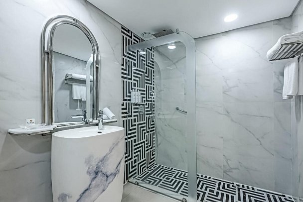 Fantazia Resort - Beuspiel Bad Doppelzimmer Diamond Meerblick (Zimmercodierung DD1)