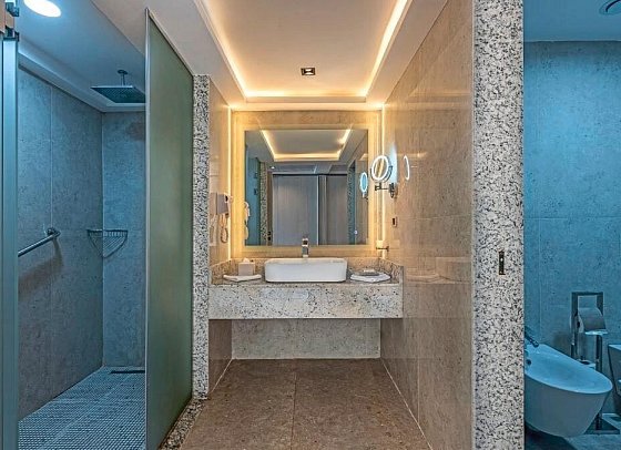 Fantazia Resort - Beispiel Bad Suite Familie Gartenblick (Zimmercodierung WIG)
