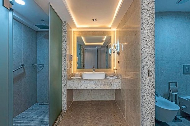 Fantazia Resort - Beispiel Bad Suite Familie Gartenblick (Zimmercodierung WIG)