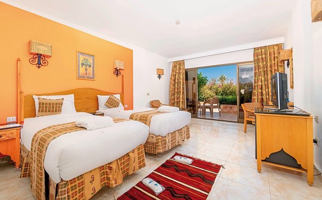 Flamenco Beach & Resort - Wohnbeispiel Doppelzimmer Standard Pool-/Gartenblick (Zimmercodierungen DG1 & DC1)