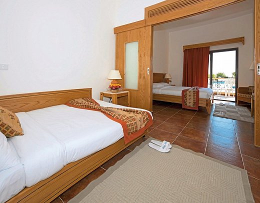 Three Corners Fayrouz Plaza Beach Resort - Wohnbeispiel Familienzimmer Grand (Zimmercodierung FB1)