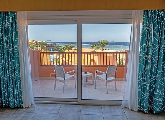Novotel Marsa Alam - Beispiel Balkon Doppelzimmer Superior Meeresfront (Zimmercodierungen DSO, DCO & FBO)