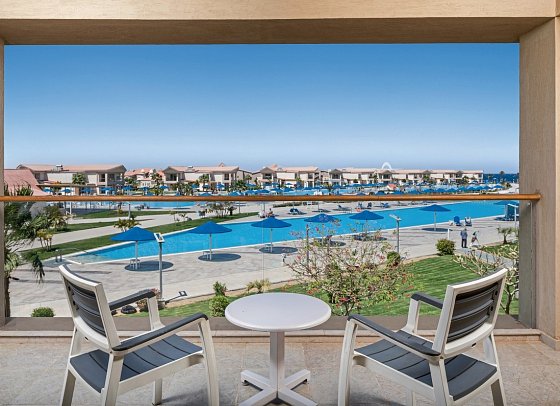 Pickalbatros Sea World Resort - Beispiel Balkon Juniorsuite Poolblick (Zimmercodierung JB1)